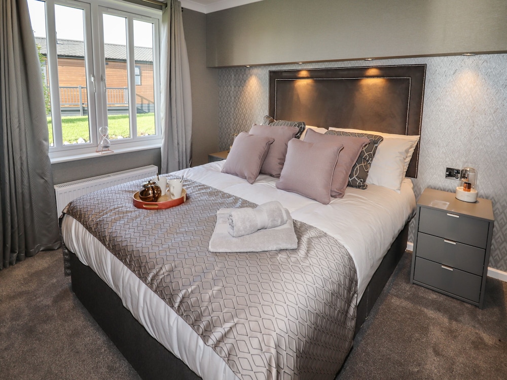 28 Delamere Point