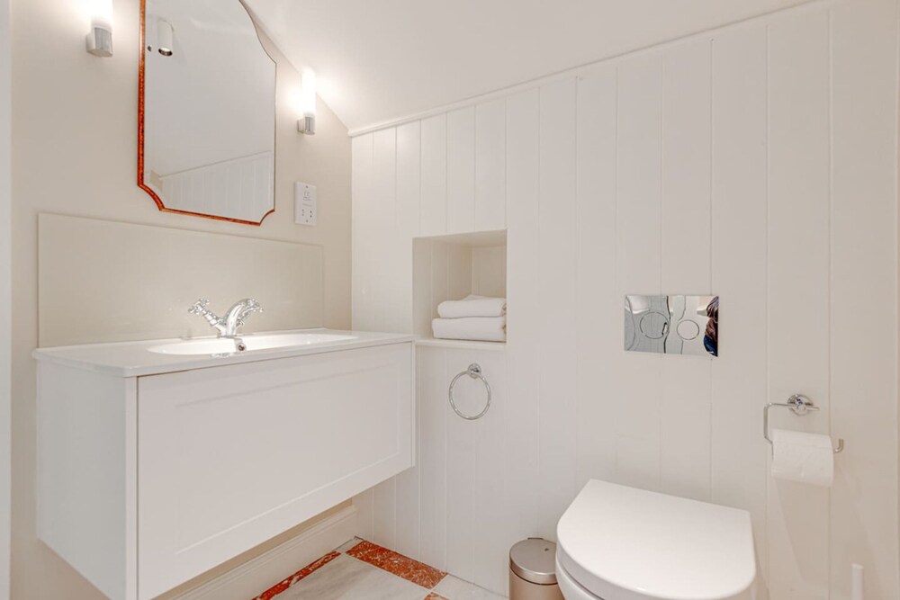 Honeypot Cottage - From 500 Per Night
