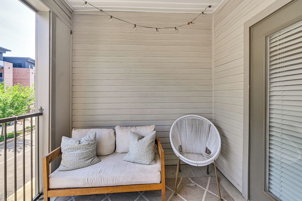 Cotton District Condo: Walkable Spot for Game Day!