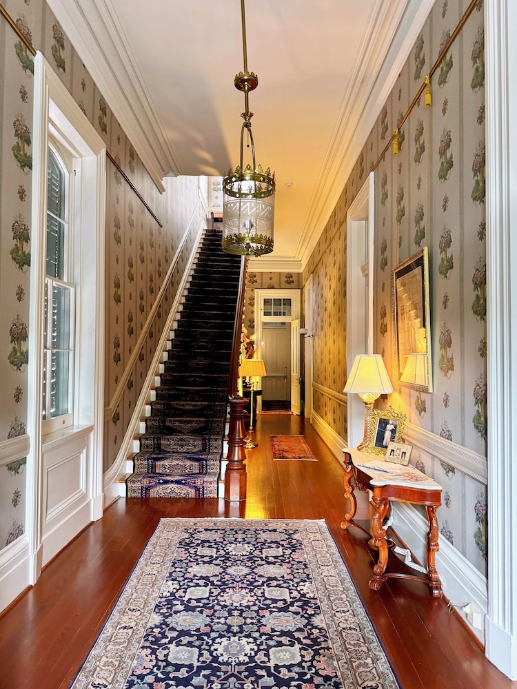 French Quarter Lanaux Mansion B & B