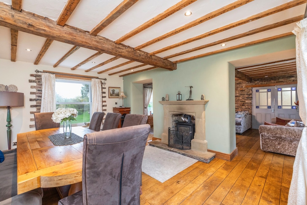 Country Farmhouse, Sleeps 13 & New 8seater Hot Tub