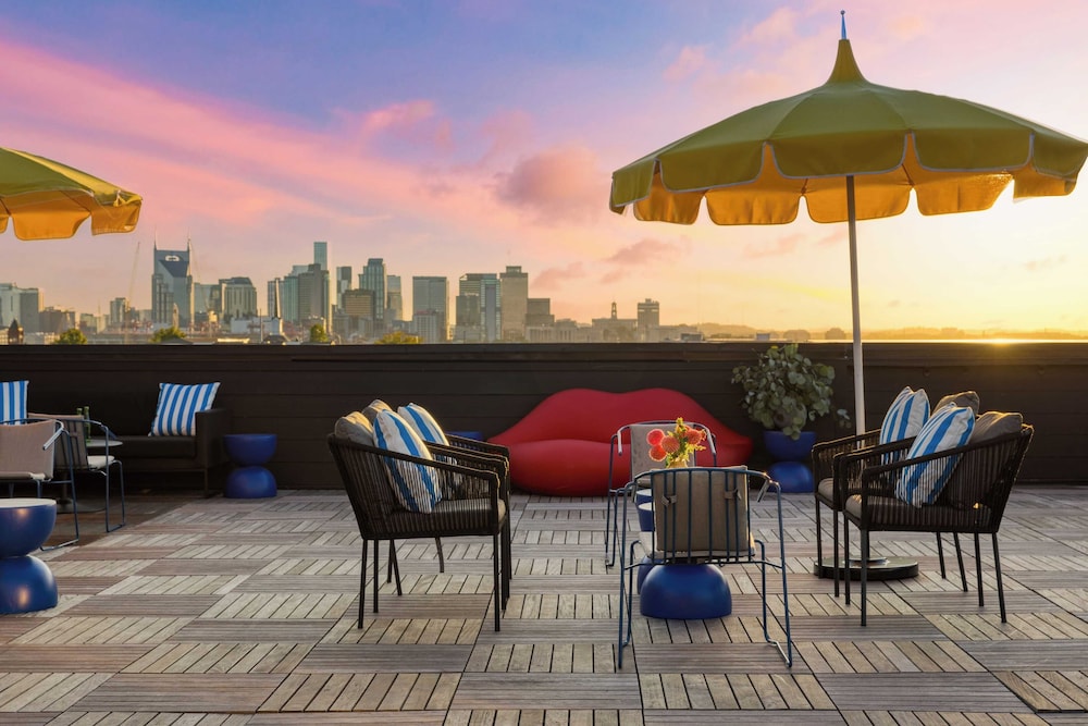 916 Main 12 Unit Buyout - 30bdrs Prvt Two Floors