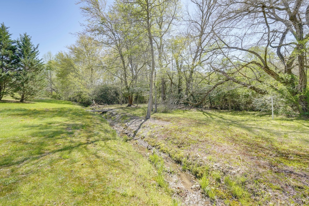 3 Mi to Hiawassee: 'berry Cute Country Cottage'