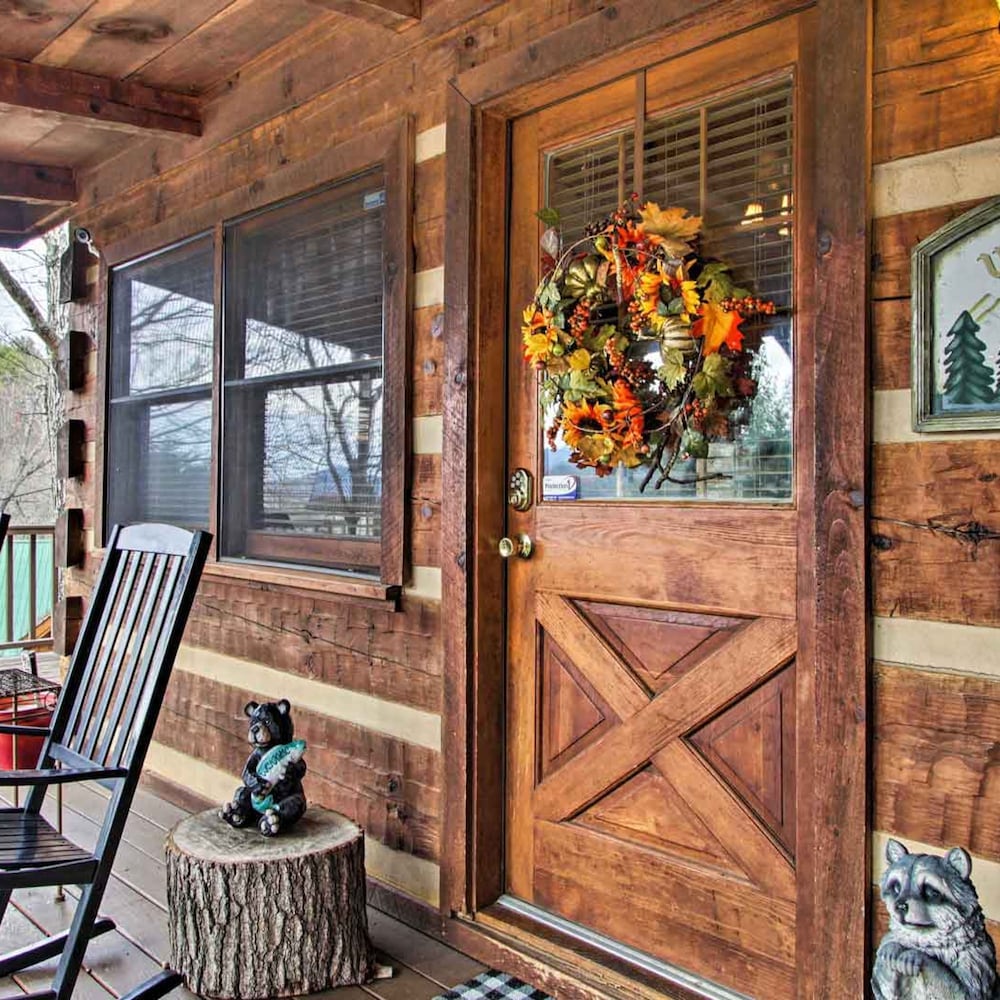 Fantastic Pet Friendly Cabin Hot Tub Fire Pit