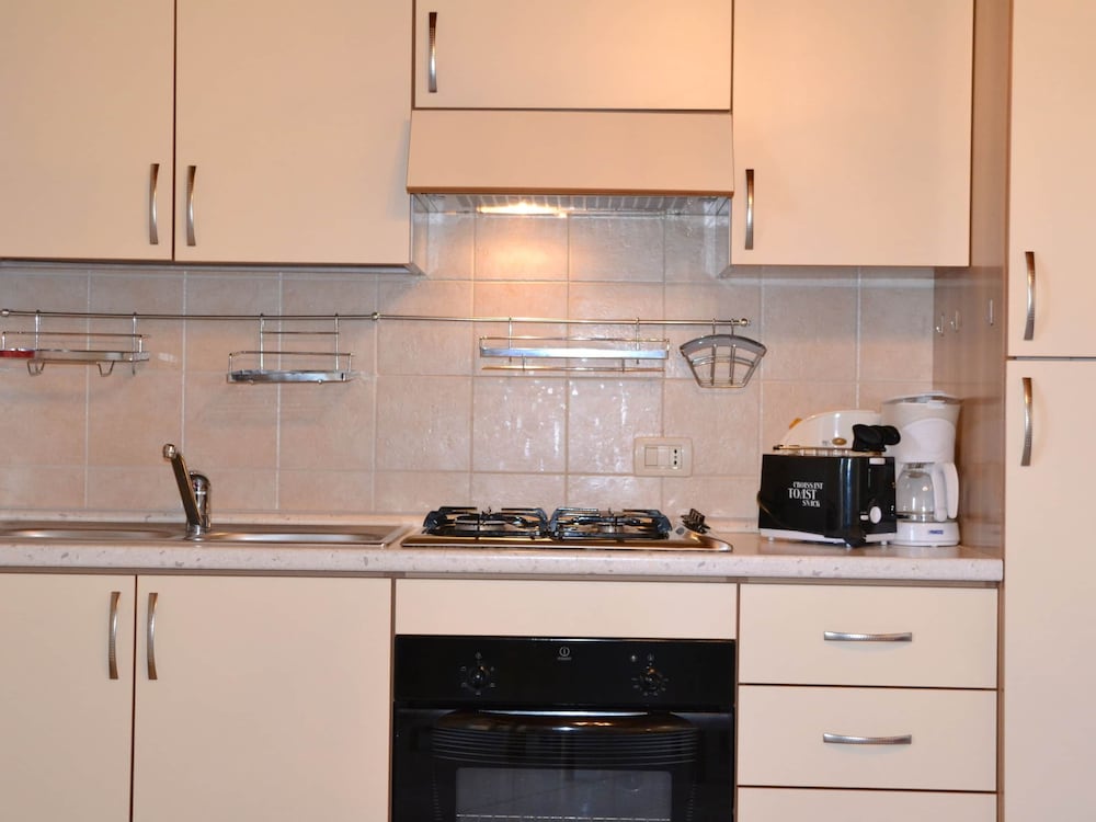 Nice Apartment on Ground Floor near Peschiera view 5
