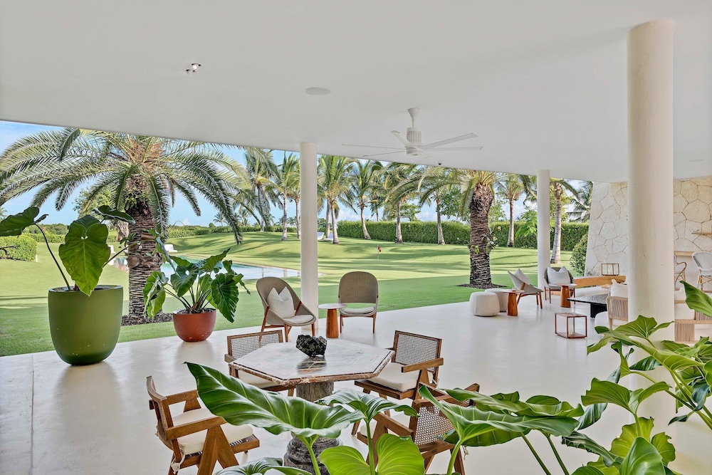 Magnificent 5BR Modern Tropical Villa With Pool