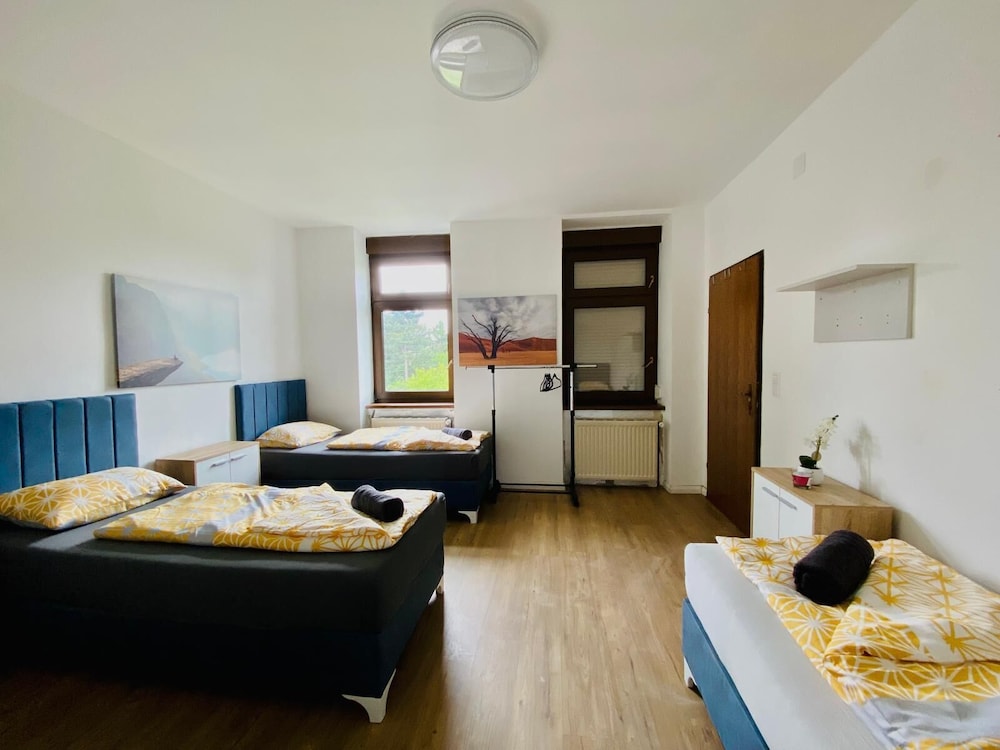 Spacious 4BR for 15 & 15 Min to Danube