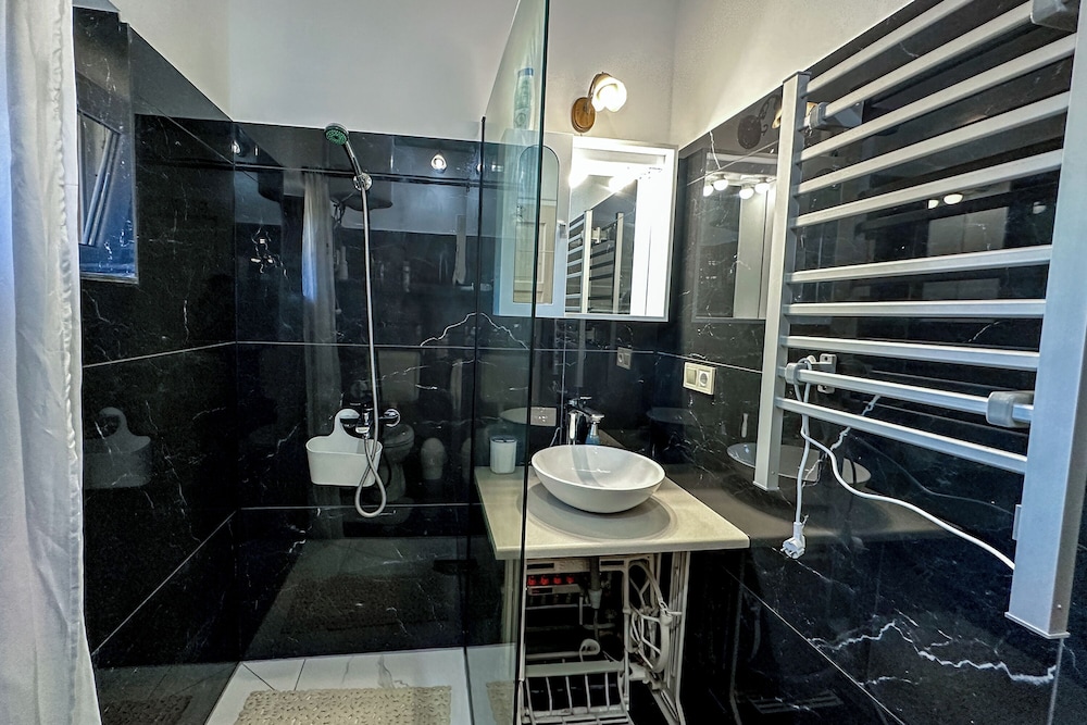 Nora Guest House