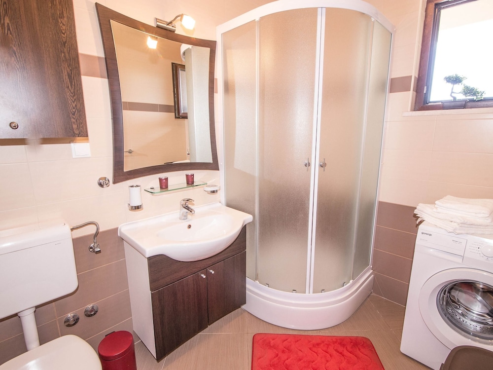 Spacious Apartment, Private Terrace in the Countryside, Wi-fi and Parking view 4