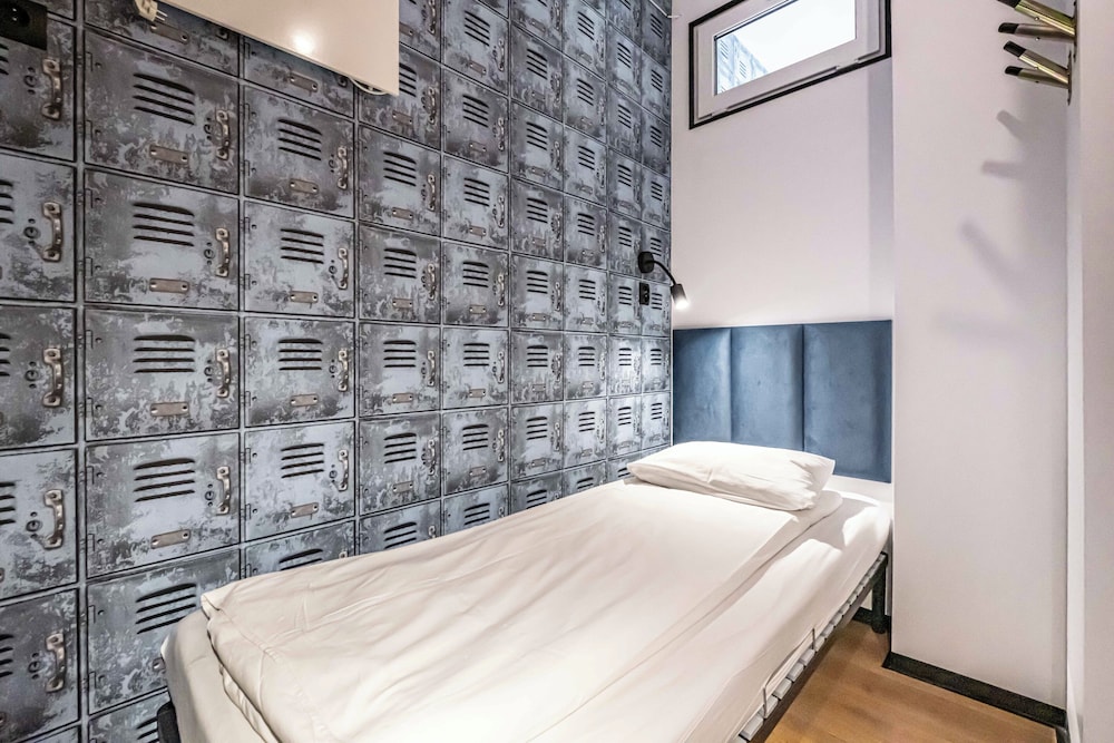 VOLA Hostel