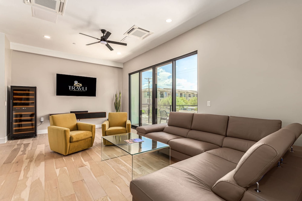 Papago Lux Townhouse 4level Oasis w Rooftop Lounge