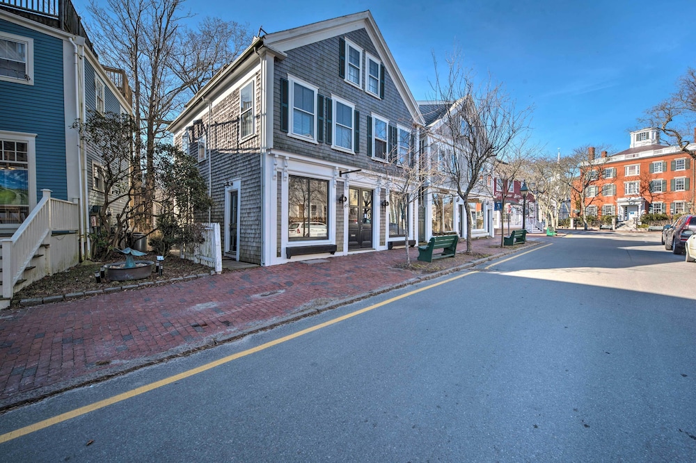 Couples Retreat in Nantucket Walk to Attractions!