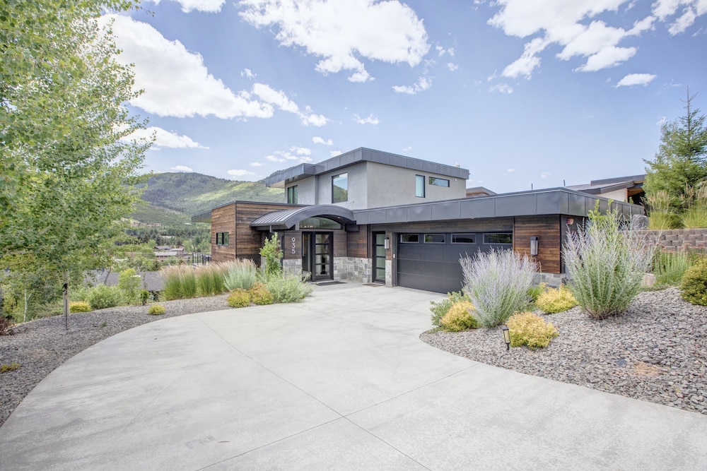 Nine Peaks 4 Bedroom Home