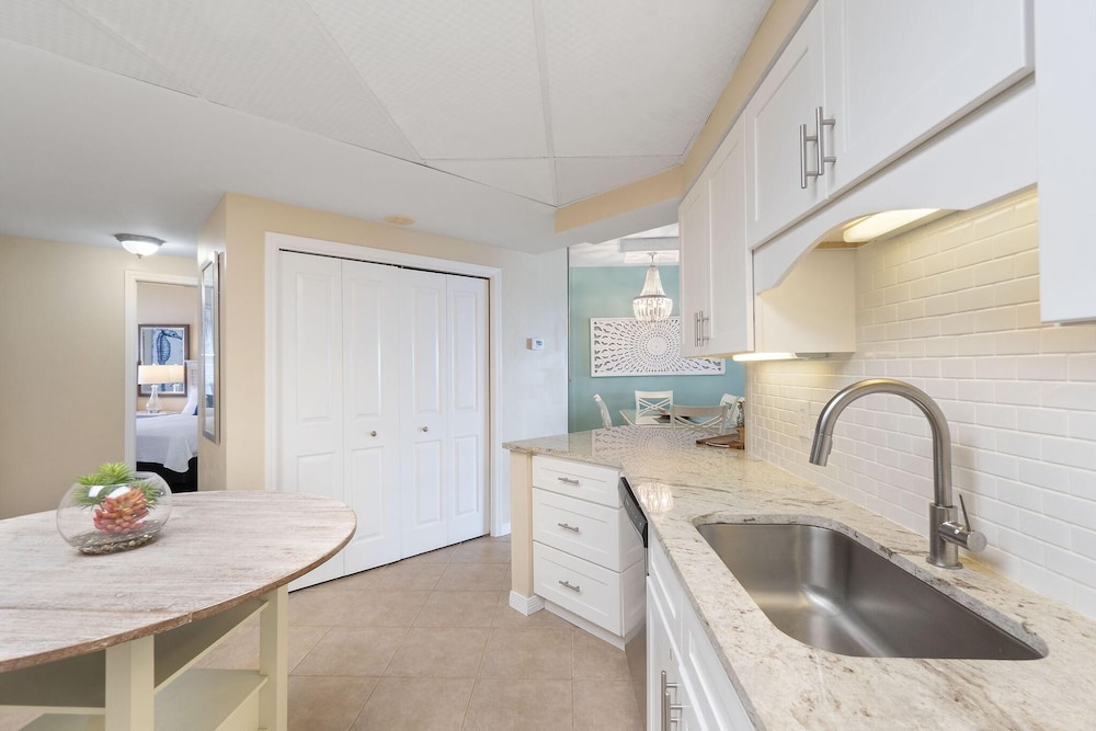 The Palms West 813