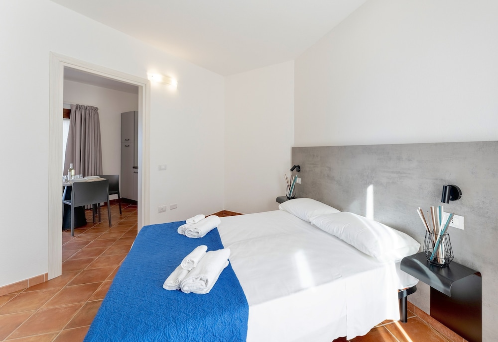Residence with pool in Isola Rossa photo 3