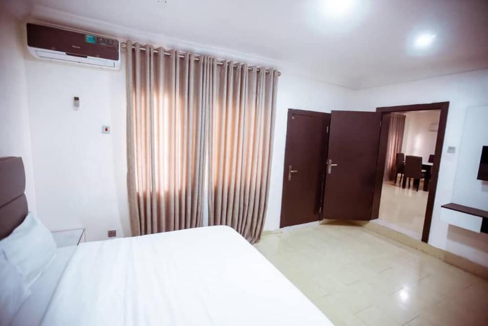 Stunning 2-bed Apartment in Lagos view 4