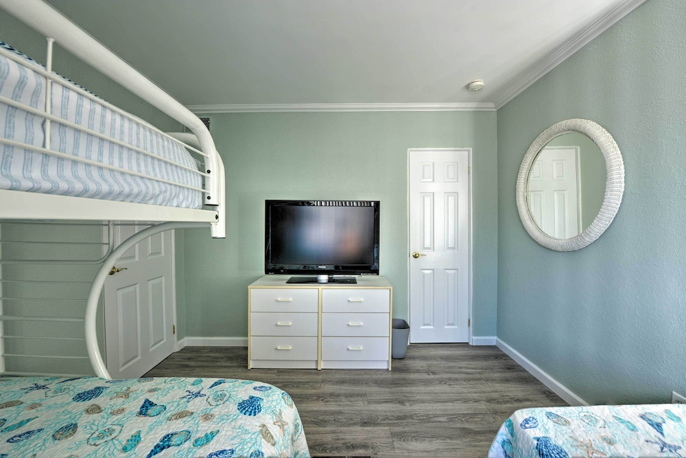 Beach Block Wildwood Condo - Proximity to Dining! view 3