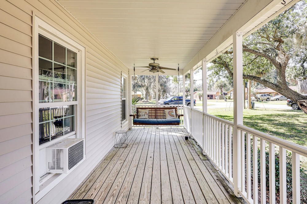 10 Mi to St Simons Island: Home w/ Screened Porch
