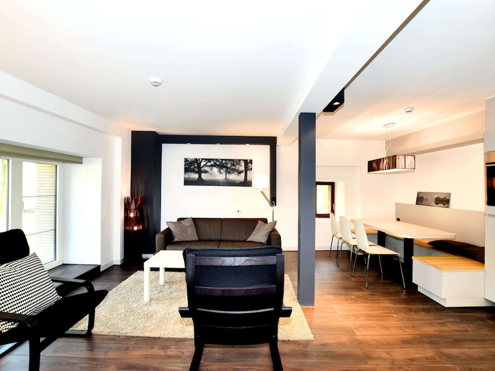 Chic Mansion in Robertville view 5