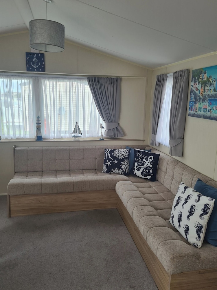 3 Bed Lodge - Sleeps 6 - Parking - Pets - Wifi