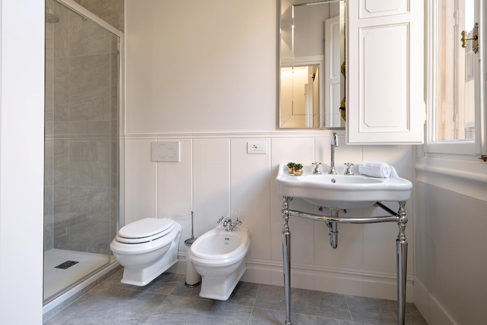 Genteel Home Giraldi