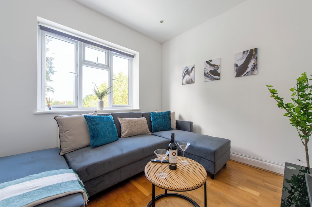 Gunnersbury Avenue