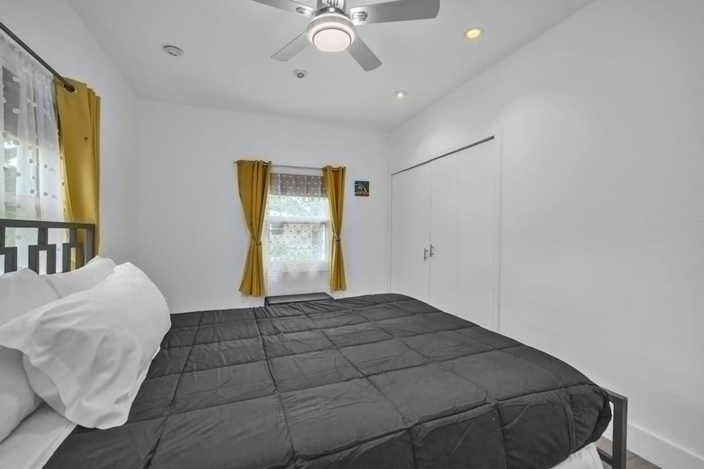 Entire House - Paradise in Dania Beach