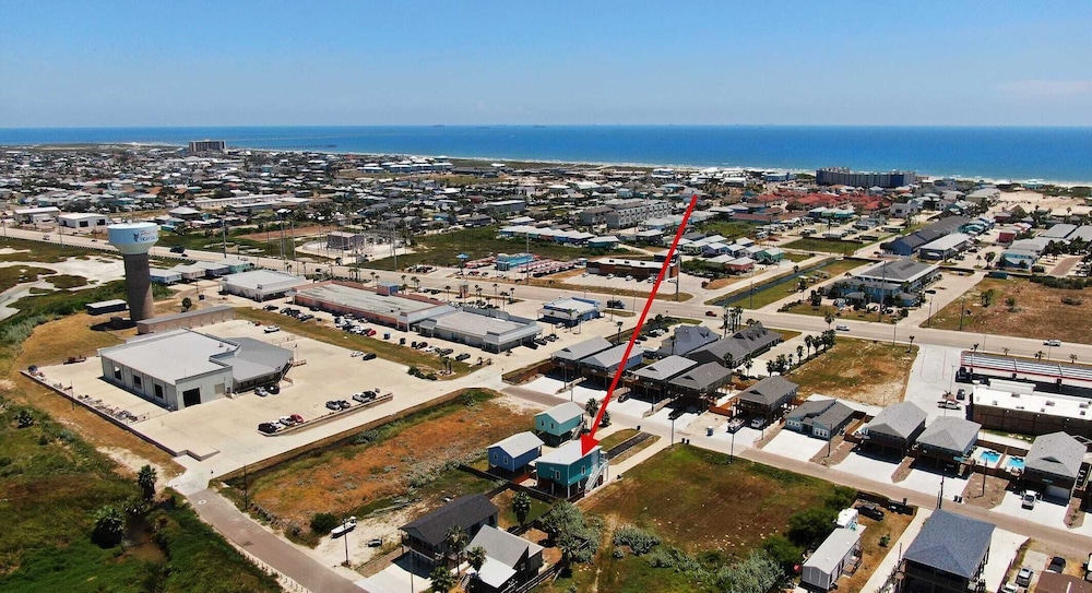 Family-friendly Beach Home Bbq, Patio & Fire Pit & Mins to Beach Bottom's Up by Avantstay