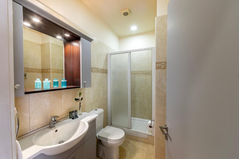 Mackenzie Eftyhia Beachfront Suite