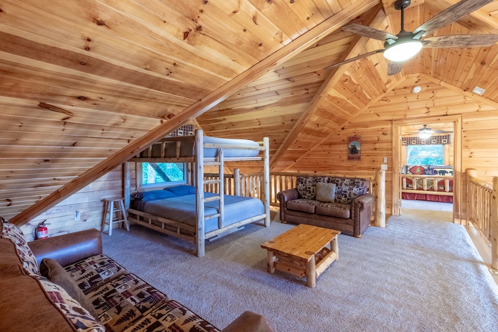Luxury 4200 Sqft Log Cabin on 50 Acres Sleeps 16