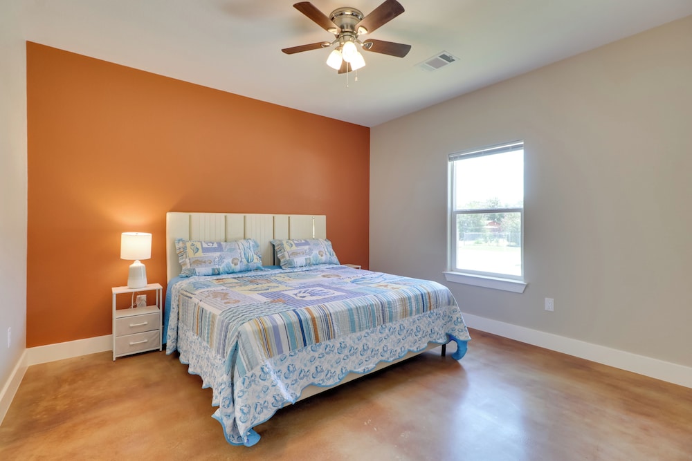 Quiet Hill Country Home: 1 Mi to Lake LBJ Access!