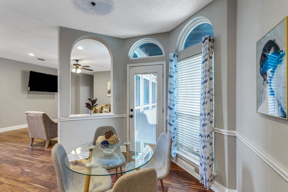 Discount Included! Stunning, Modern, Spacious Getaway Fits Any Group, 2 Game Rooms, Hot Tub 5 Bedroom Home by Redawning - Property Image 17