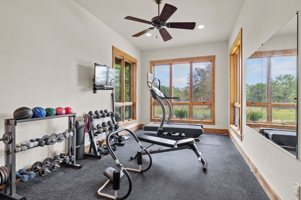 Private Ranch - Pool, Ping Pong, Yoga, Weddings, Games view 4