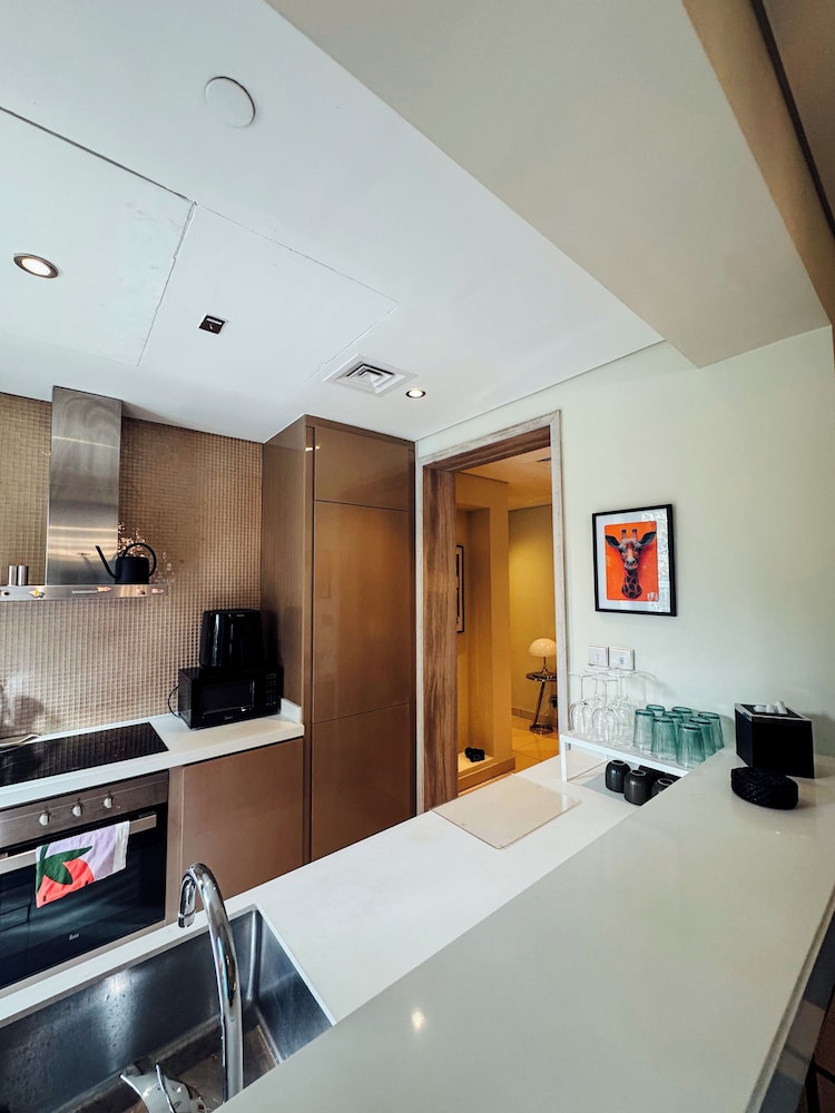 Grapeful Stay – Luxury Hostel Paramount Tower Business Bay