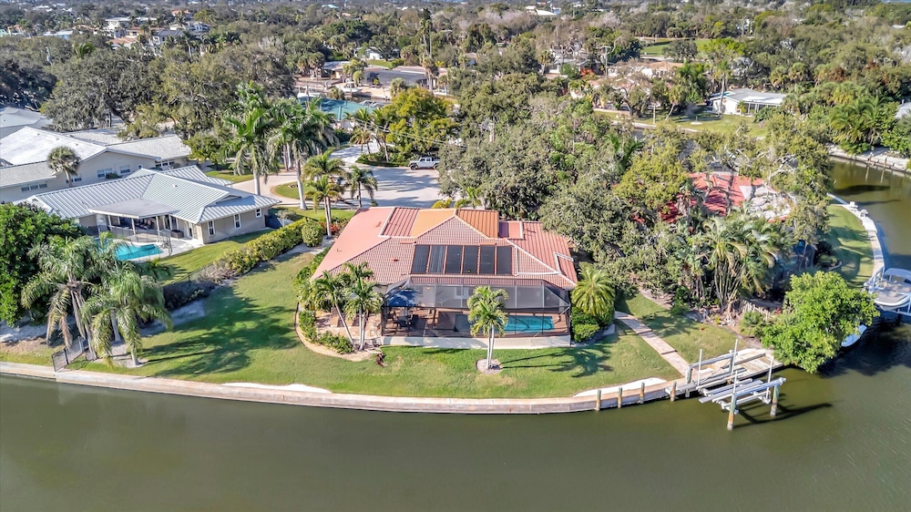 Waterfront Heated Pool House Kayaks Boat Dock