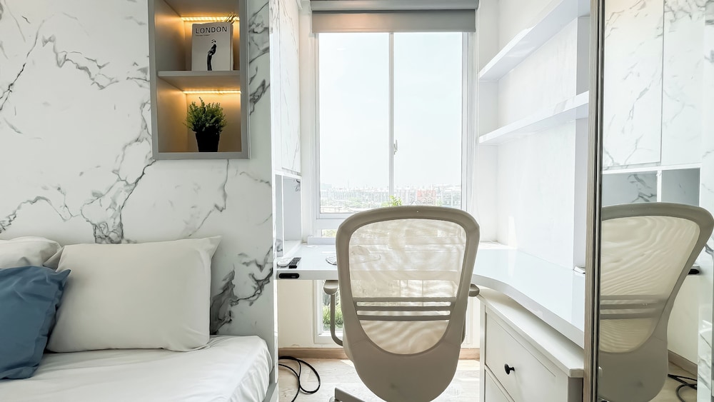 Modern Classic Touch 1Br Apartment At Tokyo Riverside Pik 2