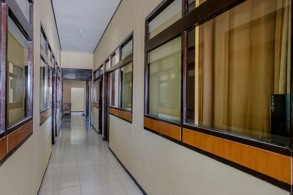 OYO 1342 Uniga Malang Family Residence view 3