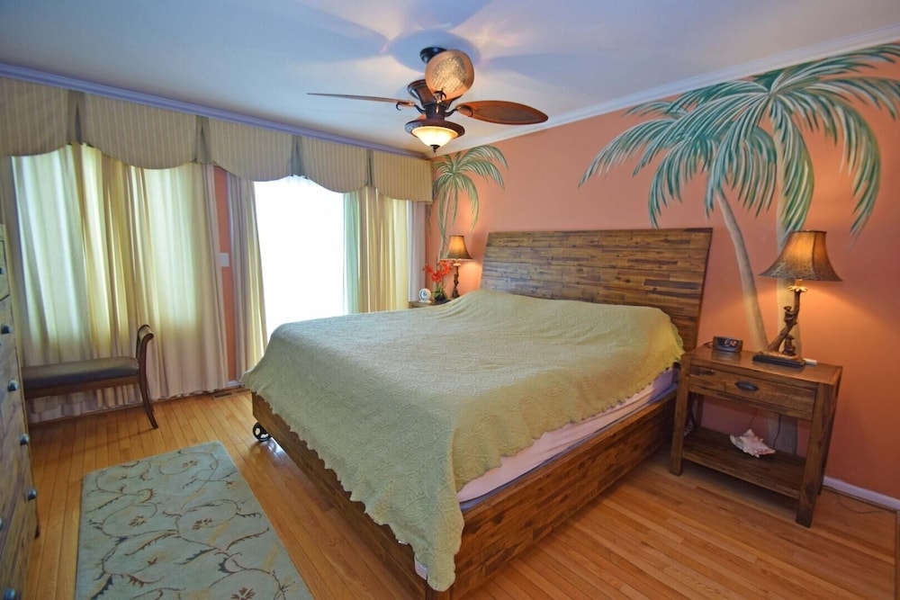 Harbour Island 46G 2 Br townhouse by RedAwning