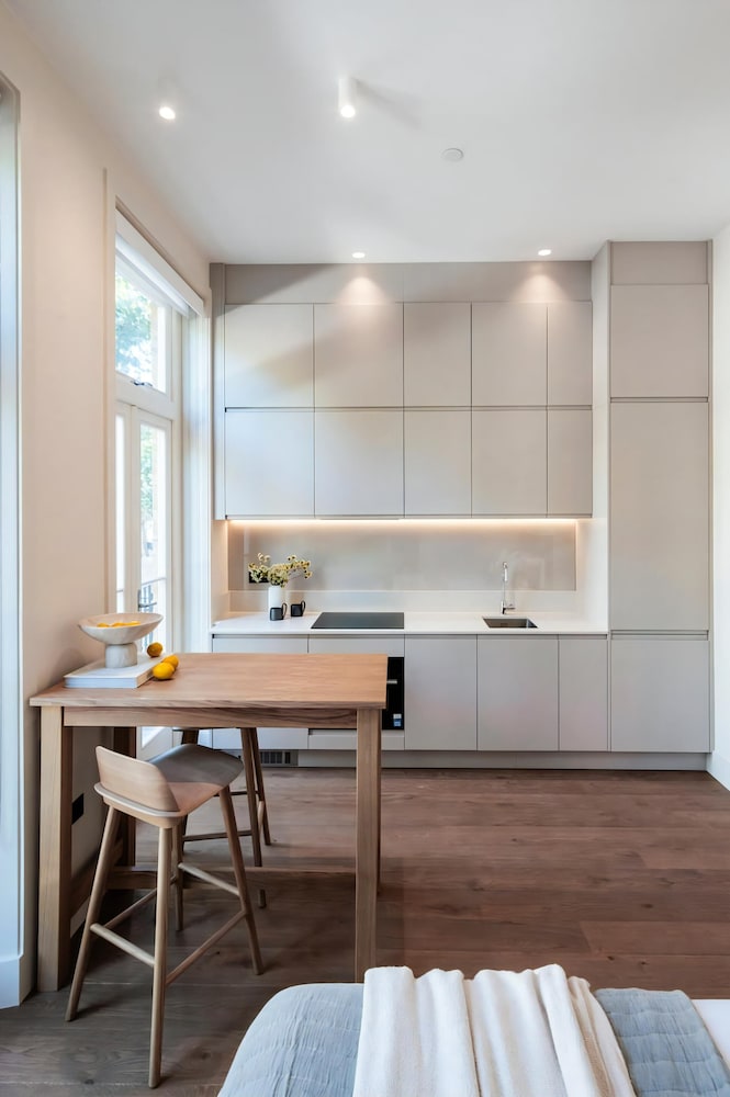 Stunning Studio Apartment, Moments From Earls Court Station