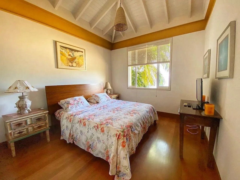 Red Beach Mansion