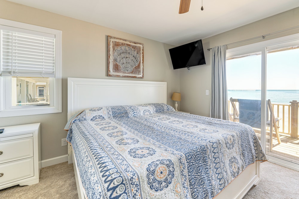 Hot Tub & Decks: North Topsail Beach Home
