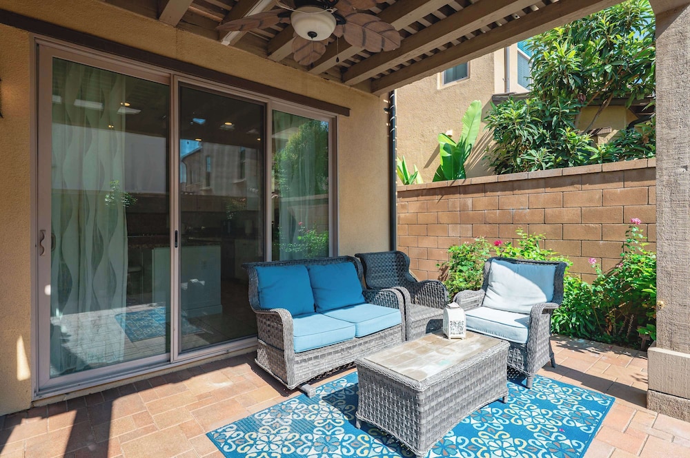 Stylish 3BR Irvine Oasis Family Friendly w Garage