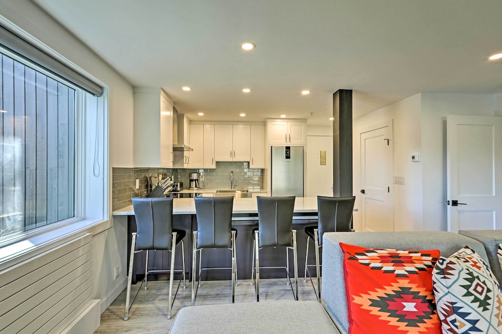 Cozy-luxe Colorado Condo Next to Base Village view 4