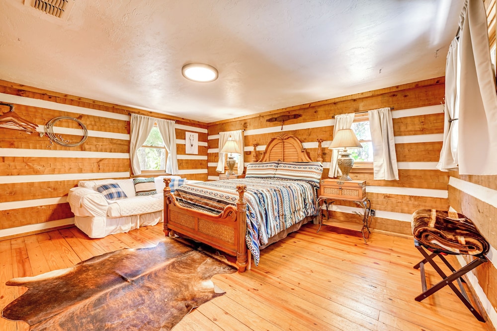 Spacious Sebring Family Cabin w/ Fun Barn + Yard!