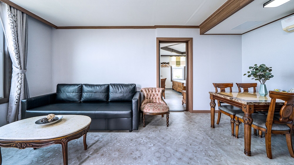 Gangneung Pension Sea and - Pet Friendly