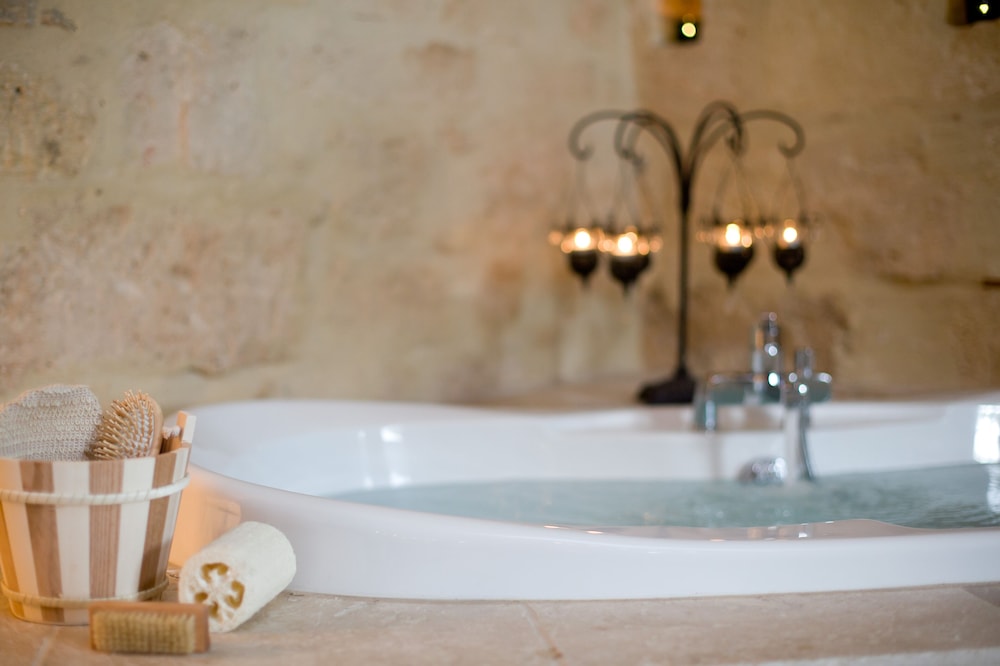 Château Latour Segur Suites & Spa