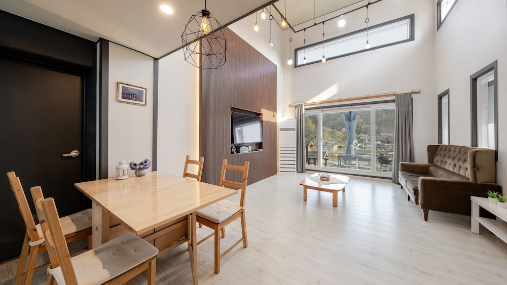 Yeonorang Park Pool Villa in Pohang