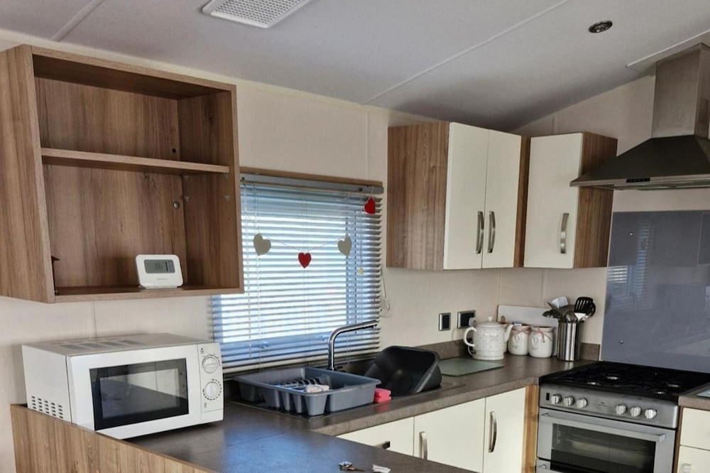 3-bed Caravan, Sleeps 8 With Pool