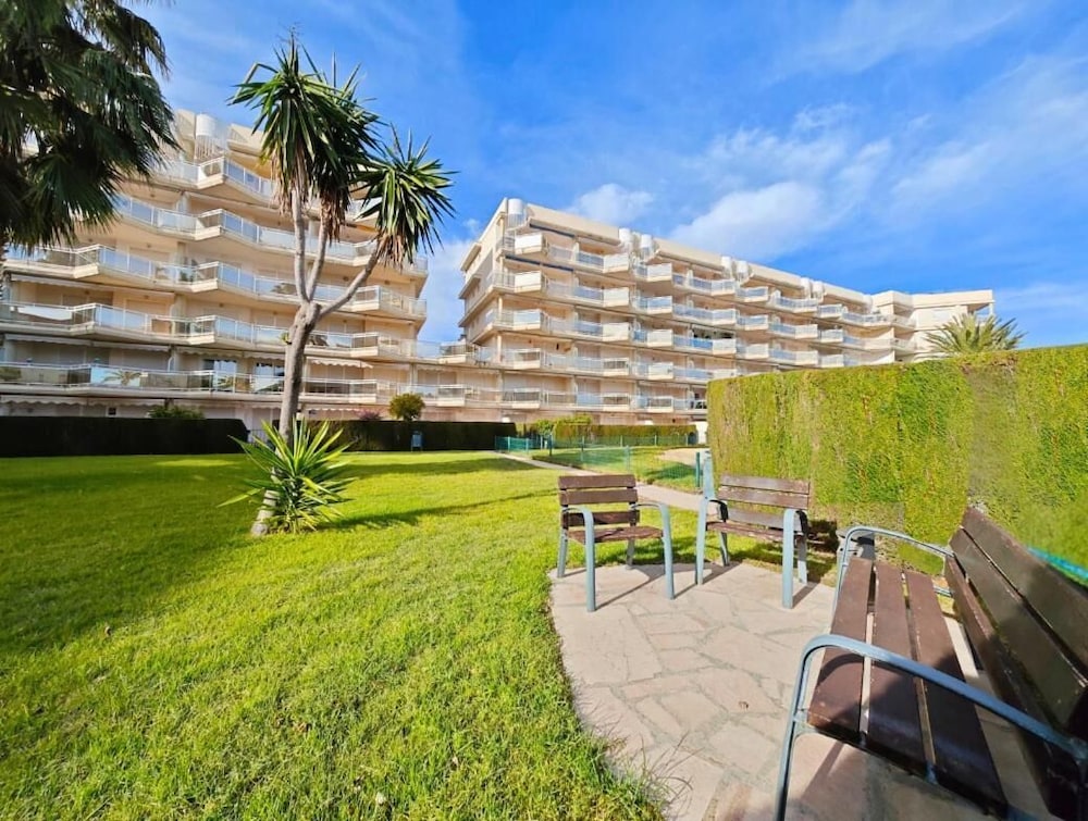 Charming Miami Platja Apartment With Garden View