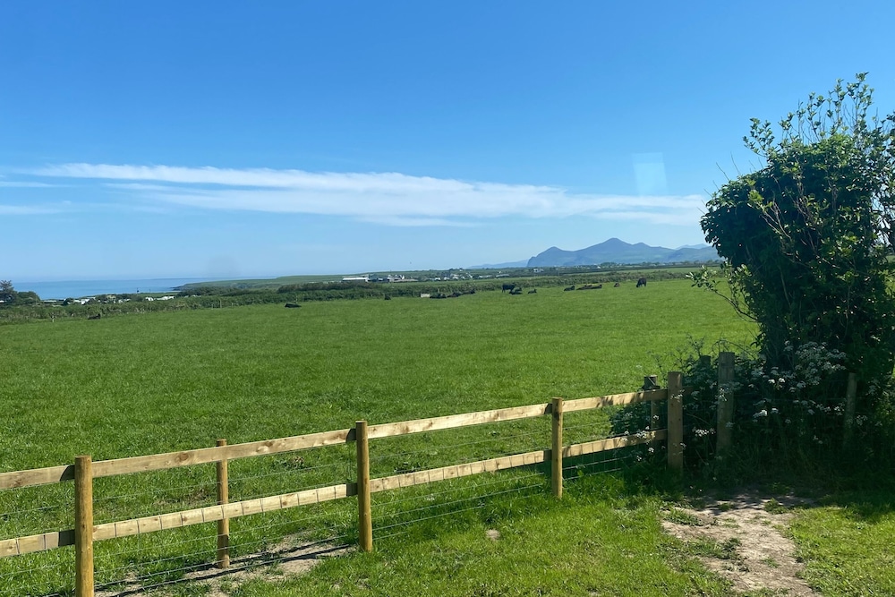 Coastal Chalet in Tudweiliog, Pwllheli